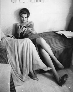 Jane Fonda feet photo thumbnail