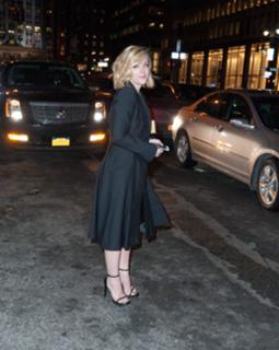 Jane Krakowski feet photo thumbnail