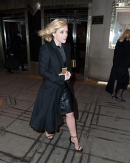 Jane Krakowski feet photo thumbnail