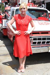Jane Krakowski feet photo thumbnail