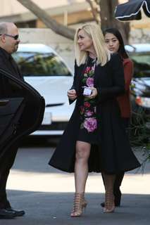 Jane Krakowski feet photo thumbnail