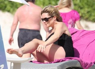 Jane Krakowski feet photo thumbnail