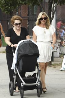Jane Krakowski feet photo thumbnail