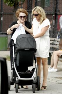 Jane Krakowski feet photo thumbnail