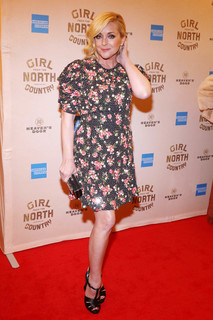 Jane Krakowski feet photo thumbnail
