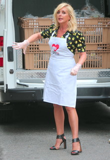 Jane Krakowski feet photo thumbnail