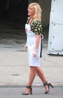 Jane Krakowski feet photo thumbnail