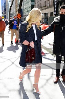 Jane Krakowski feet photo thumbnail