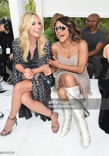Jane Krakowski feet photo thumbnail