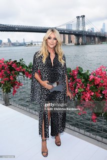 Jane Krakowski feet photo thumbnail
