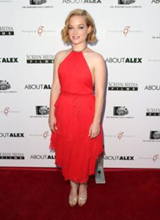 Jane Levy feet photo thumbnail