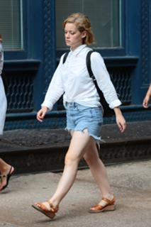 Jane Levy feet photo thumbnail