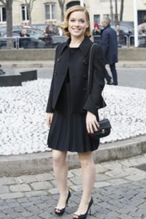 Jane Levy feet photo thumbnail