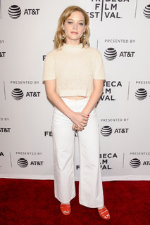 Jane Levy feet photo thumbnail