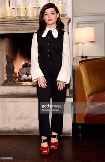 Jane Levy feet photo thumbnail