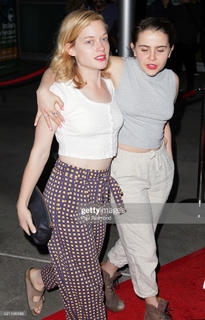 Jane Levy feet photo thumbnail