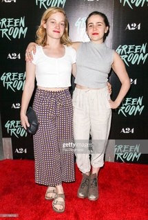 Jane Levy feet photo thumbnail