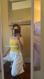 Jane Levy feet photo thumbnail