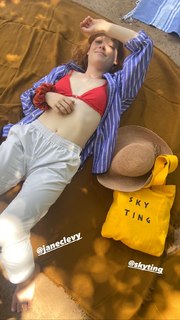 Jane Levy feet photo thumbnail