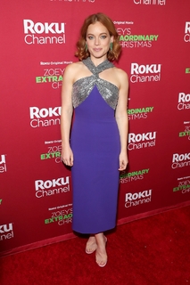 Jane Levy feet photo thumbnail