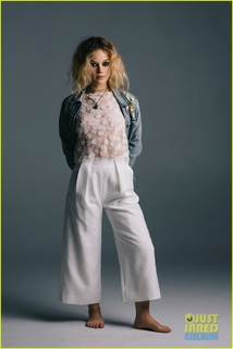 Jane Levy feet photo thumbnail