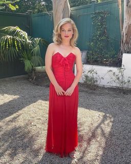 Jane Levy feet photo thumbnail