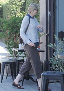Jane Lynch feet photo 4