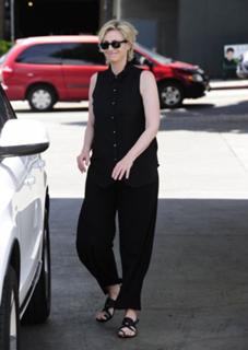 Jane Lynch feet photo 17