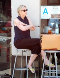 Jane Lynch feet photo 14
