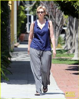 Jane Lynch feet photo 8