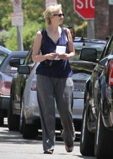 Jane Lynch feet photo 5