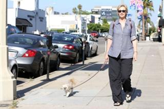 Jane Lynch feet photo 2