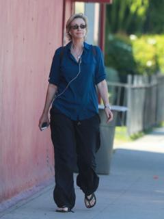 Jane Lynch feet photo 14