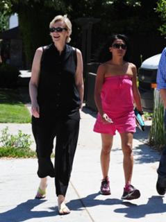 Jane Lynch feet photo 10