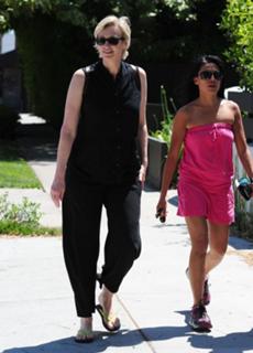 Jane Lynch feet photo 9