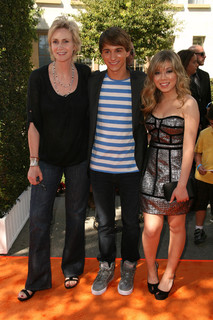 Jane Lynch feet photo 1
