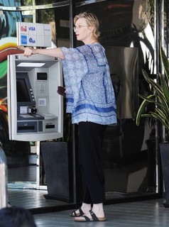 Jane Lynch feet photo 16