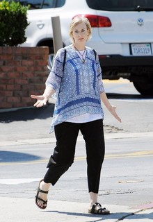 Jane Lynch feet photo 13
