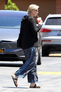 Jane Lynch feet photo 10