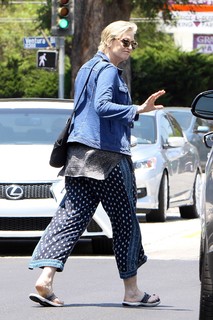Jane Lynch feet photo 8