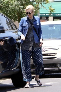 Jane Lynch feet photo 6