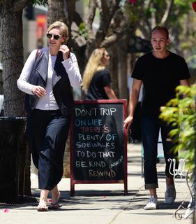 Jane Lynch feet photo 20