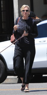 Jane Lynch feet photo 18