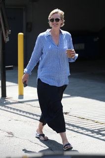 Jane Lynch feet photo 15