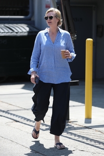 Jane Lynch feet photo 12