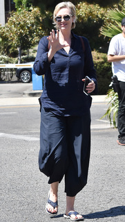 Jane Lynch feet photo 9