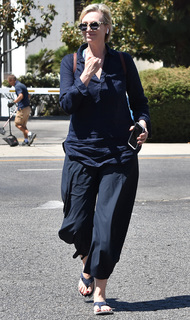 Jane Lynch feet photo 8