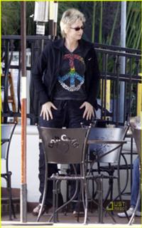 Jane Lynch feet photo 9