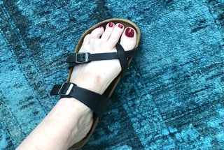 Jane Lynch feet photo 3