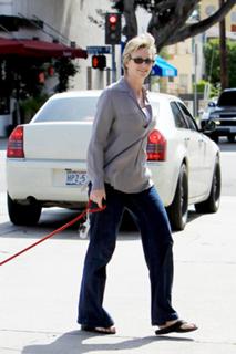 Jane Lynch feet photo 13
